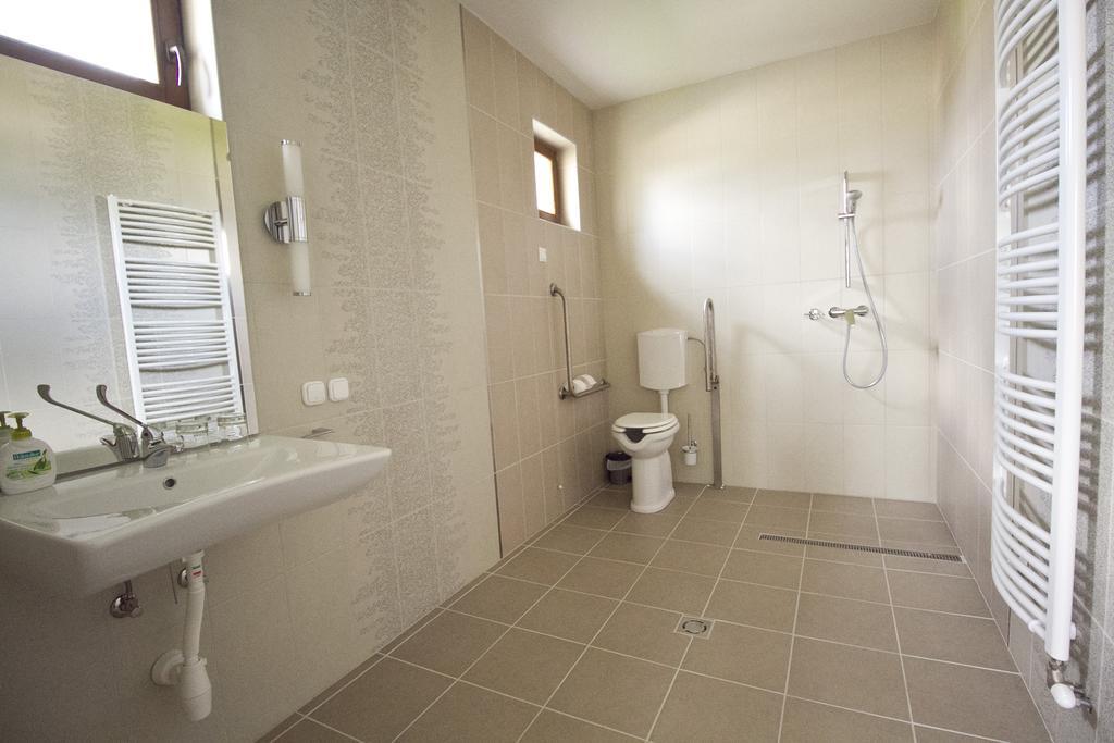 Hotel Tok-Jo Vendeghaz Goncruszka Pokoj fotografie